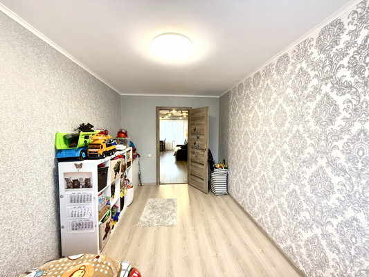 Продам трехкомнатную (3-комн.) квартиру, Аральская ул, 79/88, Симферополь г