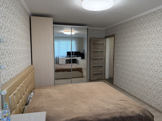 Продам трехкомнатную (3-комн.) квартиру, Аральская ул, 79/88, Симферополь г