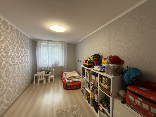 Продам трехкомнатную (3-комн.) квартиру, Аральская ул, 79/88, Симферополь г