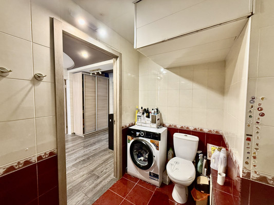 Продам трехкомнатную (3-комн.) квартиру, Аральская ул, 79/88, Симферополь г