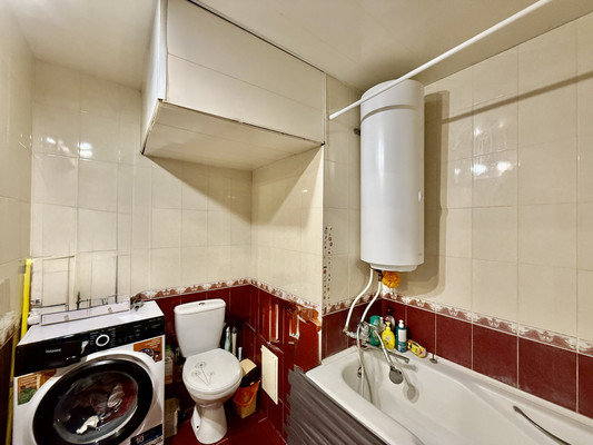 Продам трехкомнатную (3-комн.) квартиру, Аральская ул, 79/88, Симферополь г