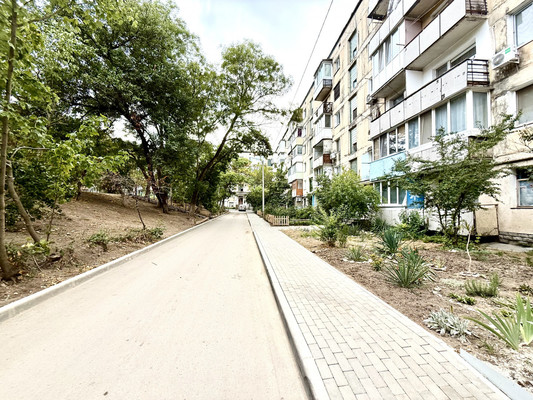 Продам трехкомнатную (3-комн.) квартиру, Аральская ул, 79/88, Симферополь г