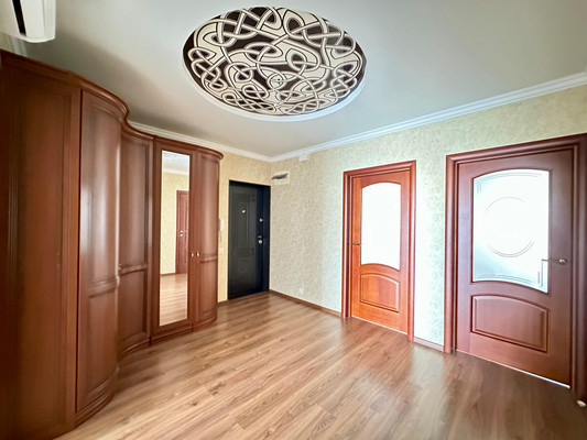 Продам трехкомнатную (3-комн.) квартиру, Марфинская ул, 15, Астрахань г
