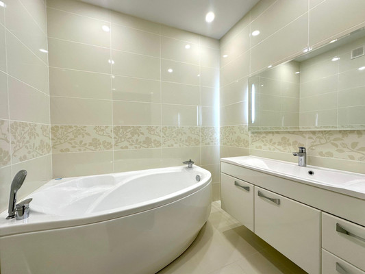 Продам трехкомнатную (3-комн.) квартиру, Марфинская ул, 15, Астрахань г