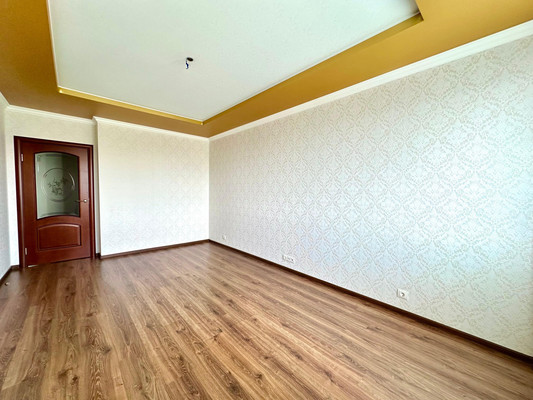 Продам трехкомнатную (3-комн.) квартиру, Марфинская ул, 15, Астрахань г