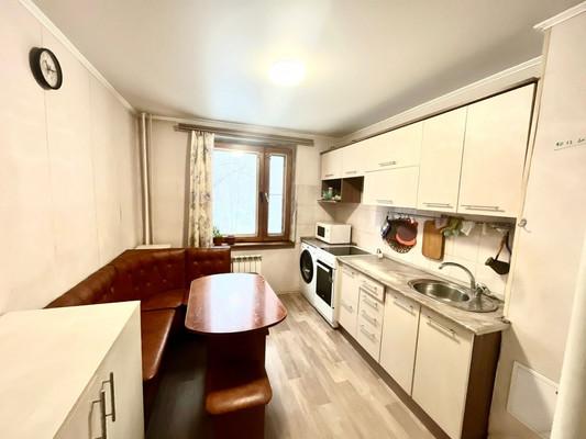 Продам трехкомнатную (3-комн.) квартиру, Солнечная Поляна ул, 3, Барнаул г
