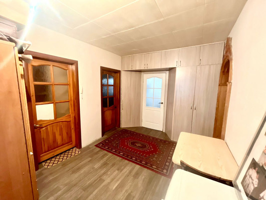 Продам трехкомнатную (3-комн.) квартиру, Солнечная Поляна ул, 3, Барнаул г