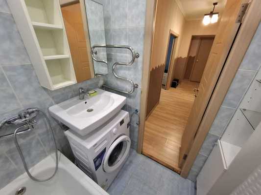 Продам двухкомнатную (2-комн.) квартиру, Фатыха Амирхана ул, 79, Казань г