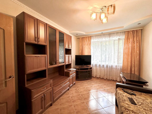 Продам трехкомнатную (3-комн.) квартиру, Коммунистическая ул, 37, Калининград г