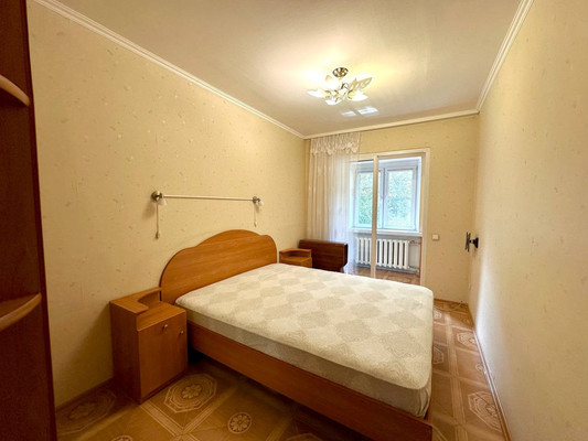 Продам трехкомнатную (3-комн.) квартиру, Коммунистическая ул, 37, Калининград г