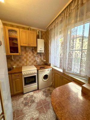 Продам трехкомнатную (3-комн.) квартиру, Коммунистическая ул, 37, Калининград г