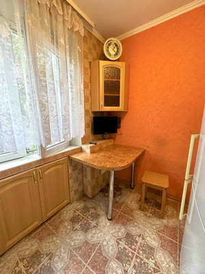 Продам трехкомнатную (3-комн.) квартиру, Коммунистическая ул, 37, Калининград г
