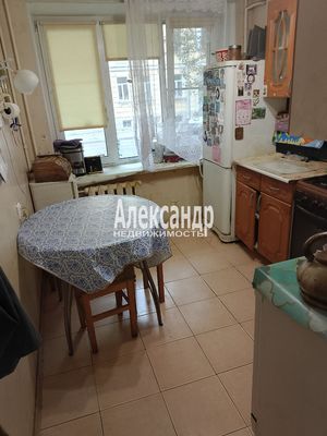 Продам трехкомнатную (3-комн.) квартиру, Опочинина ул, 15/18, Санкт-Петербург г