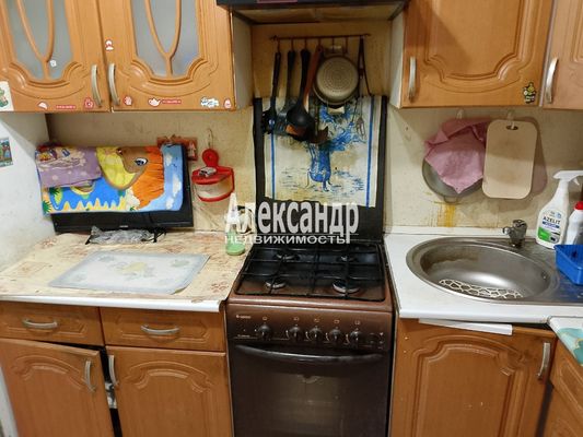 Продам трехкомнатную (3-комн.) квартиру, Опочинина ул, 15/18, Санкт-Петербург г
