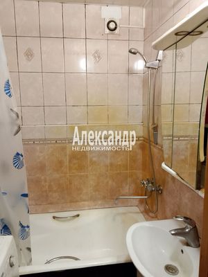 Продам трехкомнатную (3-комн.) квартиру, Опочинина ул, 15/18, Санкт-Петербург г