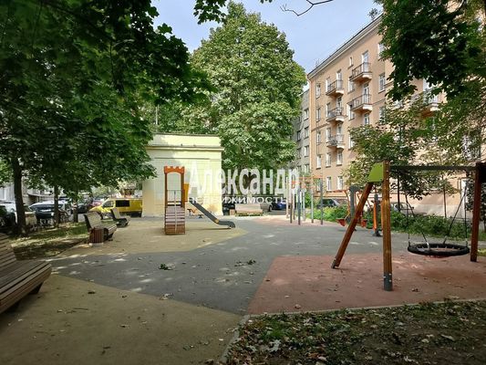 Продам трехкомнатную (3-комн.) квартиру, Опочинина ул, 15/18, Санкт-Петербург г