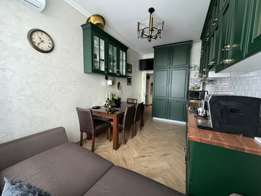 Продам трехкомнатную (3-комн.) квартиру, Севастопольская ул, 43жкж, Симферополь г