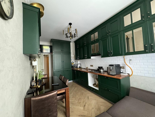 Продам трехкомнатную (3-комн.) квартиру, Севастопольская ул, 43жкж, Симферополь г