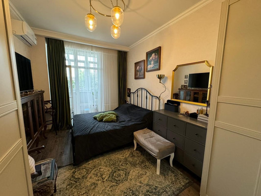 Продам трехкомнатную (3-комн.) квартиру, Севастопольская ул, 43жкж, Симферополь г