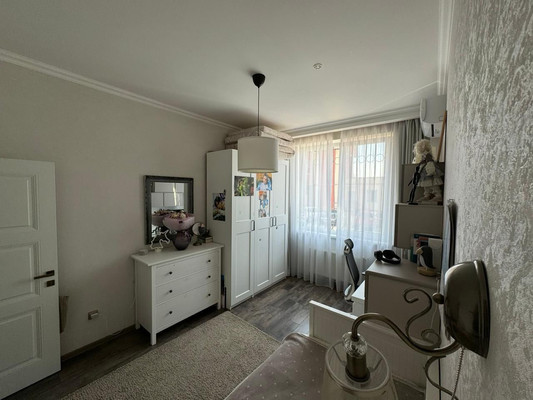 Продам трехкомнатную (3-комн.) квартиру, Севастопольская ул, 43жкж, Симферополь г
