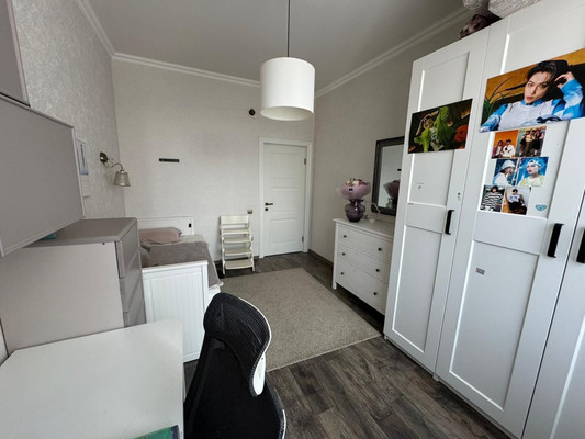 Продам трехкомнатную (3-комн.) квартиру, Севастопольская ул, 43жкж, Симферополь г