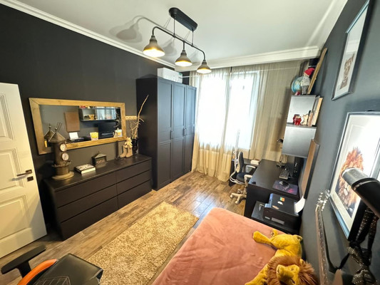 Продам трехкомнатную (3-комн.) квартиру, Севастопольская ул, 43жкж, Симферополь г