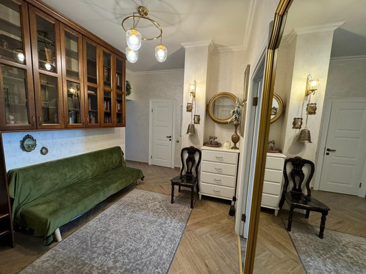 Продам трехкомнатную (3-комн.) квартиру, Севастопольская ул, 43жкж, Симферополь г