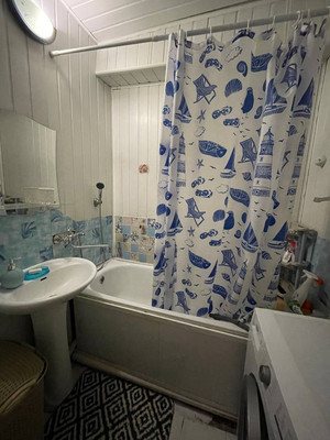 Продам двухкомнатную (2-комн.) квартиру, Победы пр-кт, 76, Симферополь г