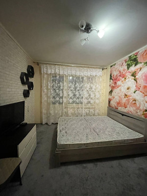 Продам двухкомнатную (2-комн.) квартиру, Победы пр-кт, 76, Симферополь г