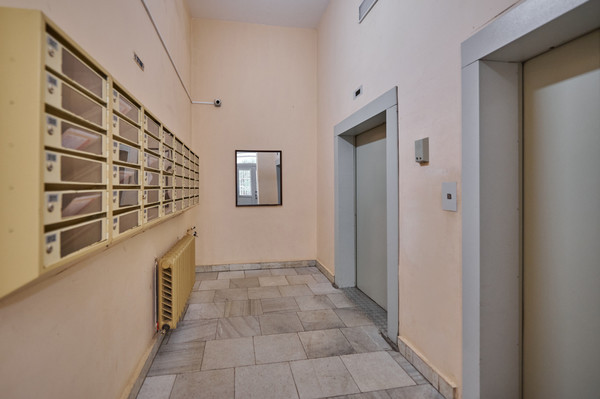Продам трехкомнатную (3-комн.) квартиру, Профсоюзная ул, 43к2, Москва г