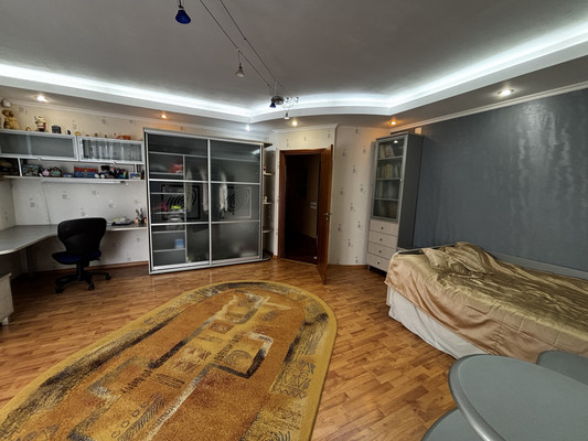 Продам многокомнатную квартиру, Интернациональная ул, 98, Сыктывкар г