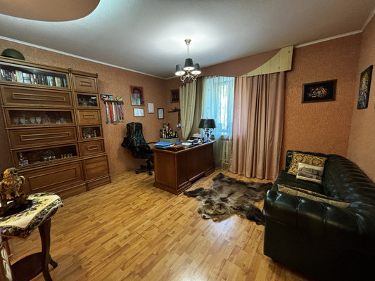 Продам многокомнатную квартиру, Интернациональная ул, 98, Сыктывкар г
