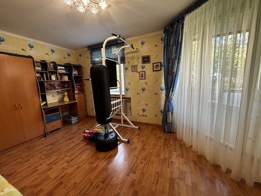 Продам многокомнатную квартиру, Интернациональная ул, 98, Сыктывкар г