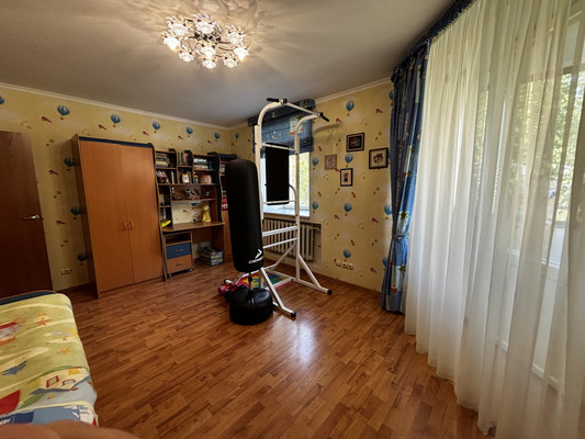Продам многокомнатную квартиру, Интернациональная ул, 98, Сыктывкар г