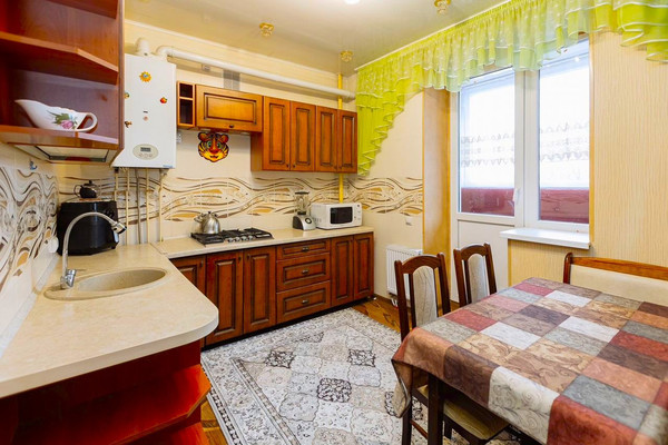 Продам двухкомнатную (2-комн.) квартиру, Тихорецкая ул, 20, Калининград г