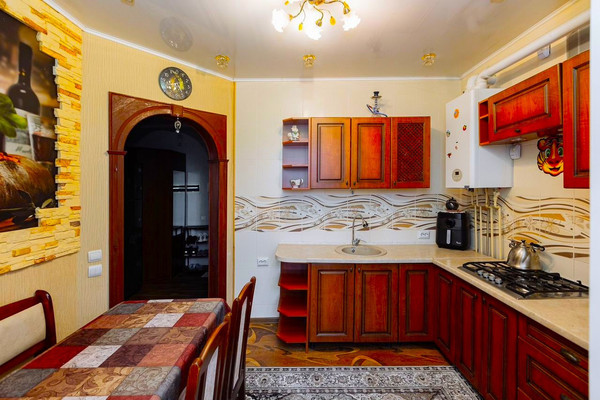 Продам двухкомнатную (2-комн.) квартиру, Тихорецкая ул, 20, Калининград г