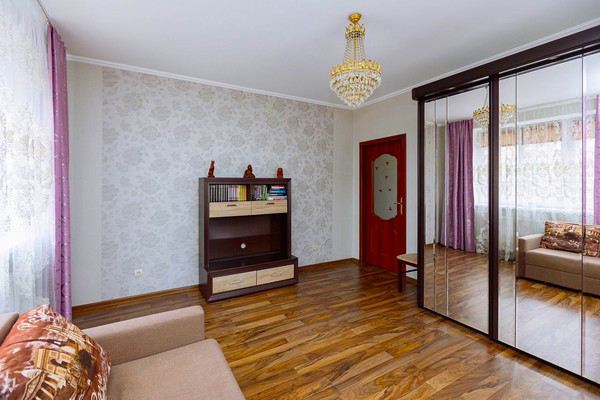 Продам двухкомнатную (2-комн.) квартиру, Тихорецкая ул, 20, Калининград г
