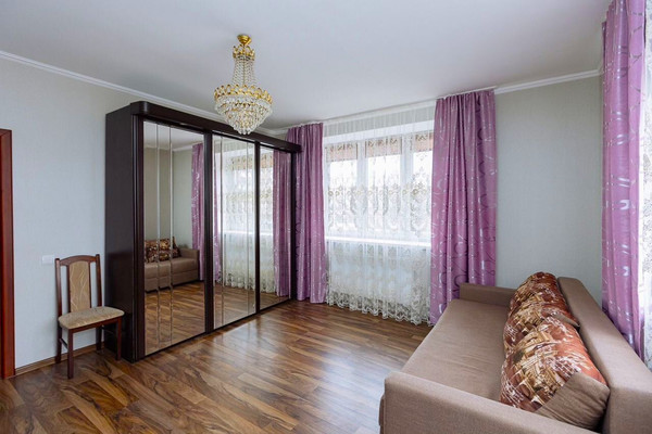 Продам двухкомнатную (2-комн.) квартиру, Тихорецкая ул, 20, Калининград г