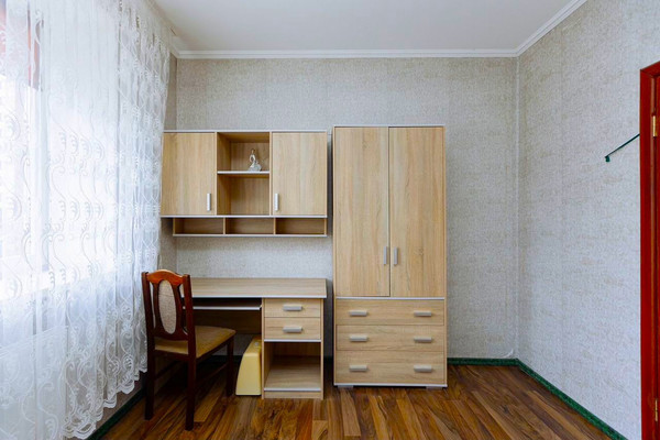 Продам двухкомнатную (2-комн.) квартиру, Тихорецкая ул, 20, Калининград г