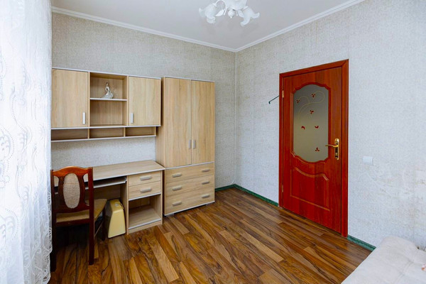 Продам двухкомнатную (2-комн.) квартиру, Тихорецкая ул, 20, Калининград г