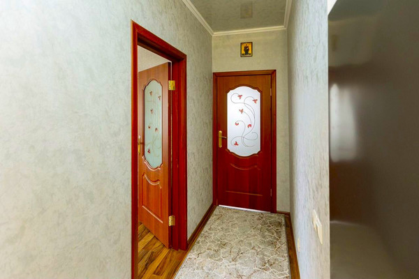 Продам двухкомнатную (2-комн.) квартиру, Тихорецкая ул, 20, Калининград г