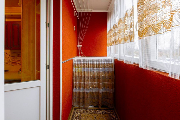 Продам двухкомнатную (2-комн.) квартиру, Тихорецкая ул, 20, Калининград г
