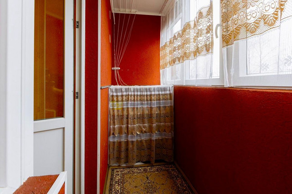 Продам двухкомнатную (2-комн.) квартиру, Тихорецкая ул, 20, Калининград г