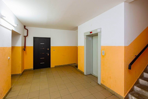 Продам двухкомнатную (2-комн.) квартиру, Тихорецкая ул, 20, Калининград г