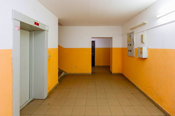 Продам двухкомнатную (2-комн.) квартиру, Тихорецкая ул, 20, Калининград г