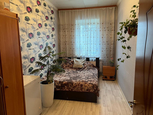 Продам трехкомнатную (3-комн.) квартиру, Нарвское ш, 33, Кипень д