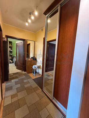 Продам двухкомнатную (2-комн.) квартиру, Маршала Захарова ул, 10к2, Москва г