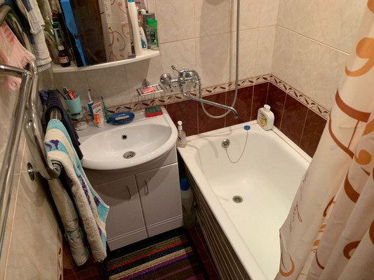 Продам двухкомнатную (2-комн.) квартиру, Гатчинская ул, 16а, Коммунар г