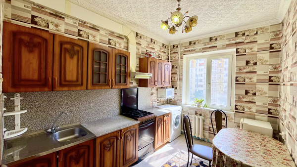 Продам двухкомнатную (2-комн.) квартиру, Жилая ул, 8к1, Астрахань г