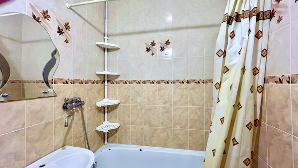 Продам двухкомнатную (2-комн.) квартиру, Жилая ул, 8к1, Астрахань г